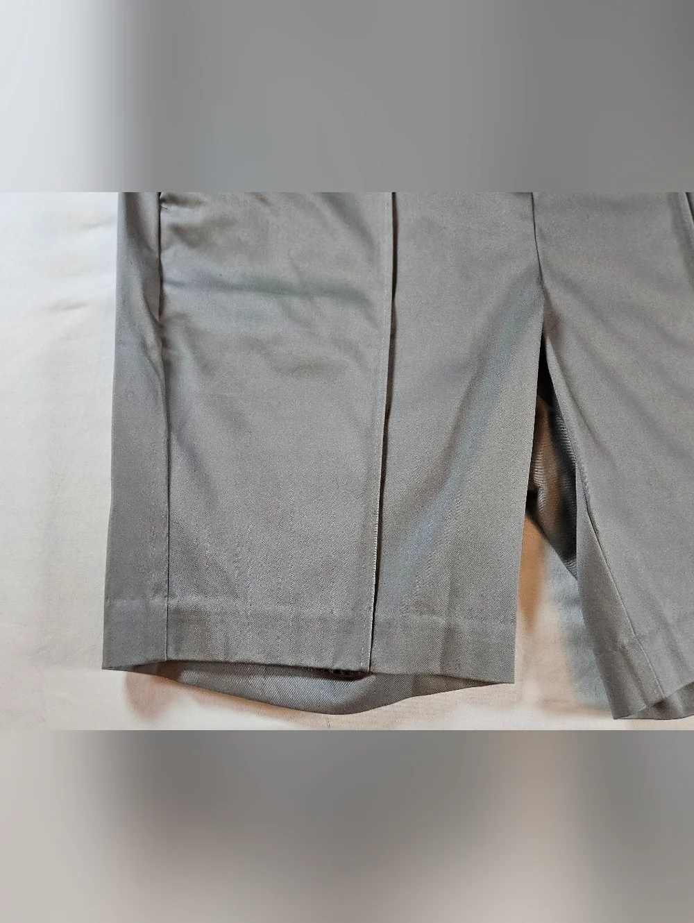 NWT Worthington Womens Petite Gray Modern Fit Bermuda Front Pleat Shorts Size 4P